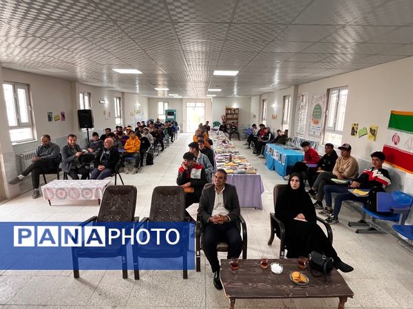 دومین نشست «قاضی در مدرسه» با حضور رئیس دادگستری درگز در هنرستان نوید