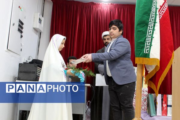 تقدیر از برگزیدگان مسابقات قرآن، عترت و نماز در گلوگاه 