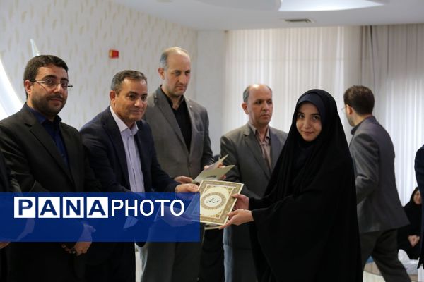 آیین تجلیل از برگزیدگان جشنواره قرآن عترت و نماز آذربایجان شرقی