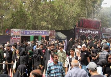 موکب عشاق‌الحسین سازمان دانش‌آموزی در مسیر پیاده‌روی جاماندگان اربعین آزادشهر برپا شد
