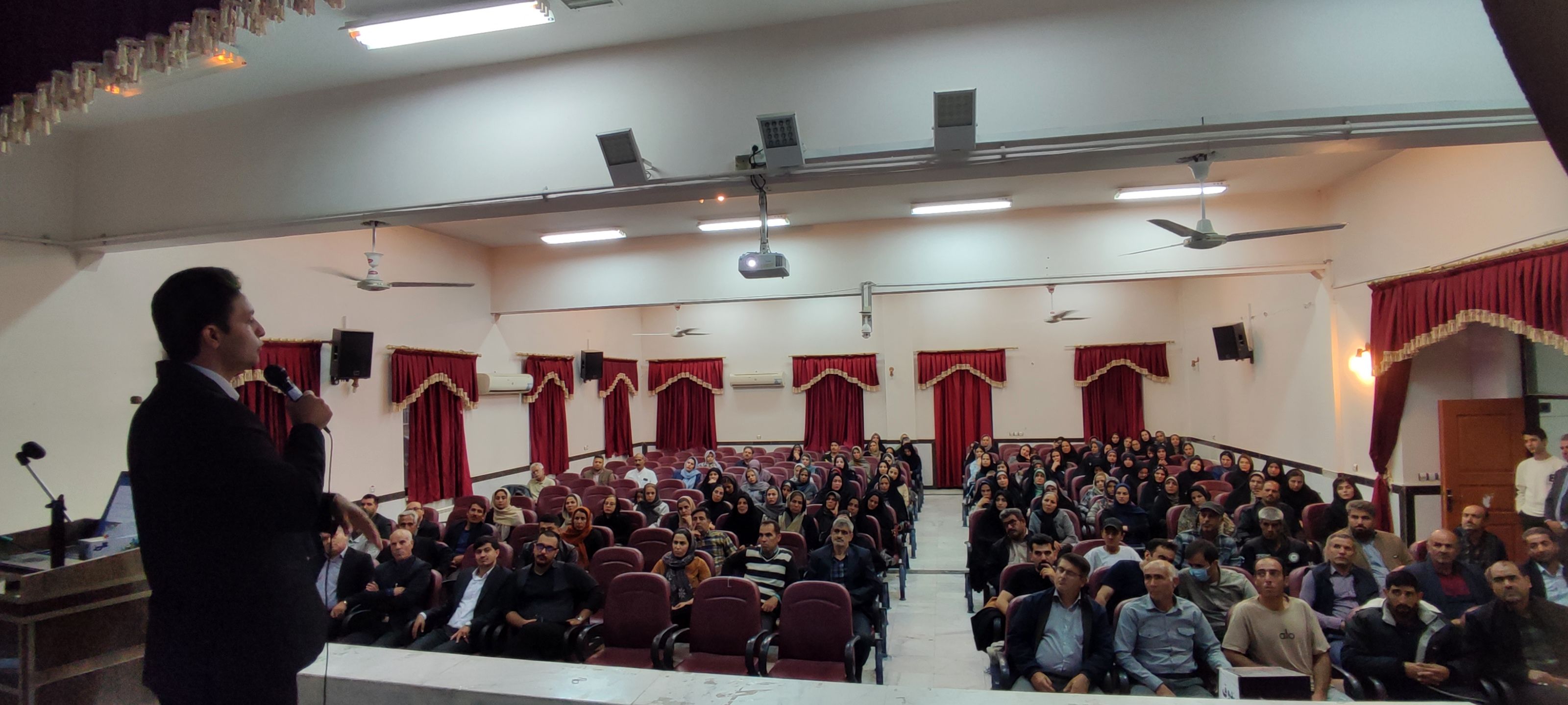 انتخابات انجمن و اولیا و مربیان مدرسه نمونه دولتی فرزانگان شهرستان شیروان 