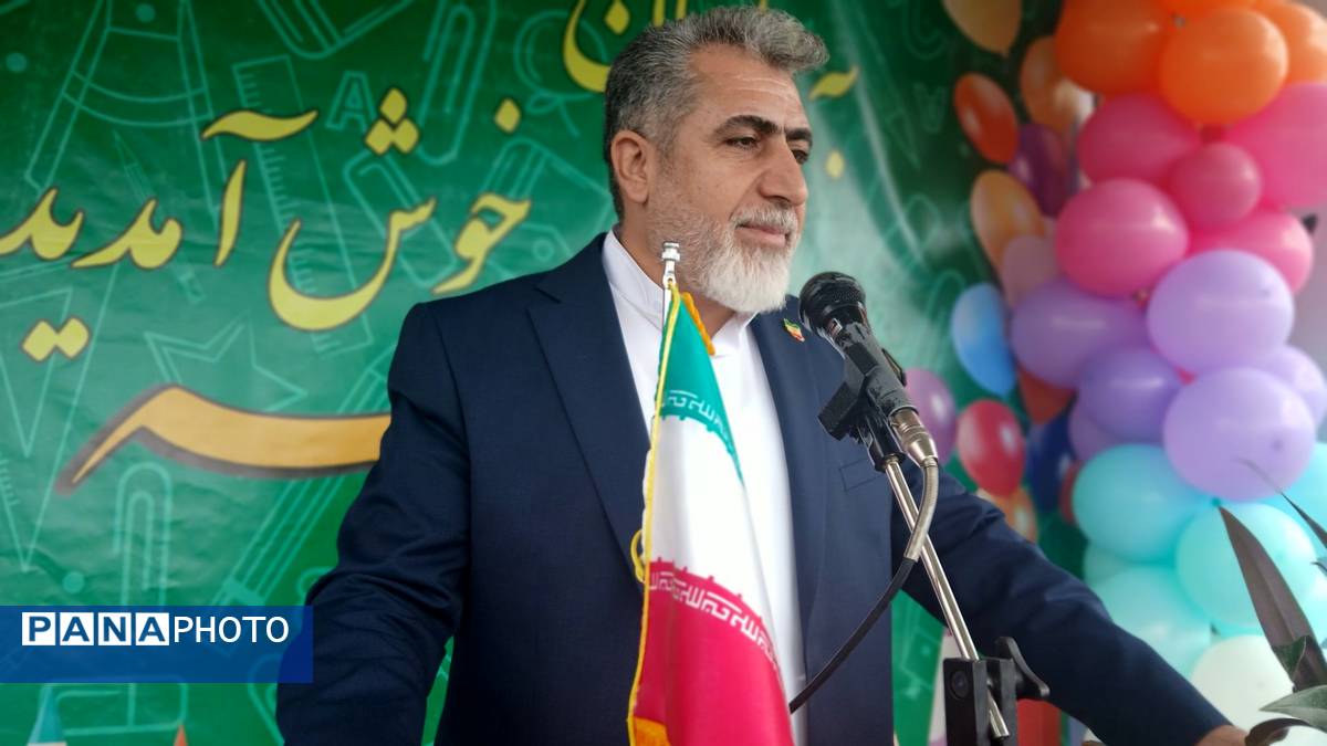 نواختن زنگ مهر در دبستان نجمه شهرستان فیروزکوه