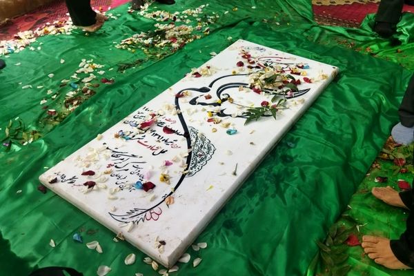 تدفین شهید گمنام در پارک مهر نیشابور 