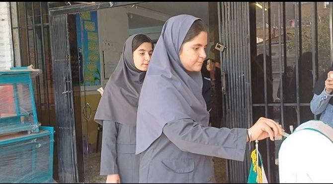 هدف از جشن عاطفه‌ها آموزش عملی کمک‌رسانی به دانش‌آموزان است