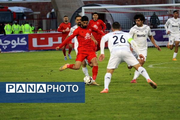 بازی تراکتور و ملوان در تبریز