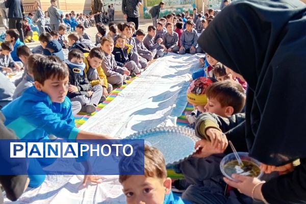 طبخ آش نذری به‌مناسبت شهادت حضرت فاطمه(س) در آموزشگاه مولوی کمیجان