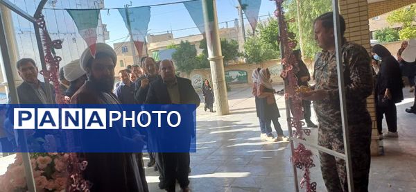 حضور پرشور دانش‌آموزان رای اولی شهرستان چرداول در انتخابات ریاست جمهوری