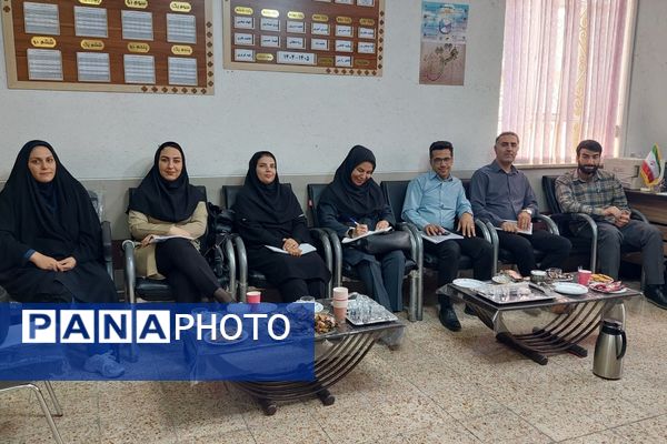 بازدید گروه های آموزشی از کلاس های دبستان خورسندیان دو