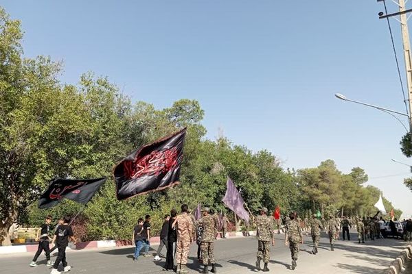 تجمع عاشقان حسینی در پیاده‌روی جاماندگان اربعین 