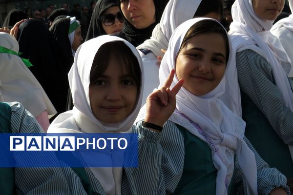 تجلی اتحاد دانش‌آموزان اسلامشهر در ۱۳ آبان