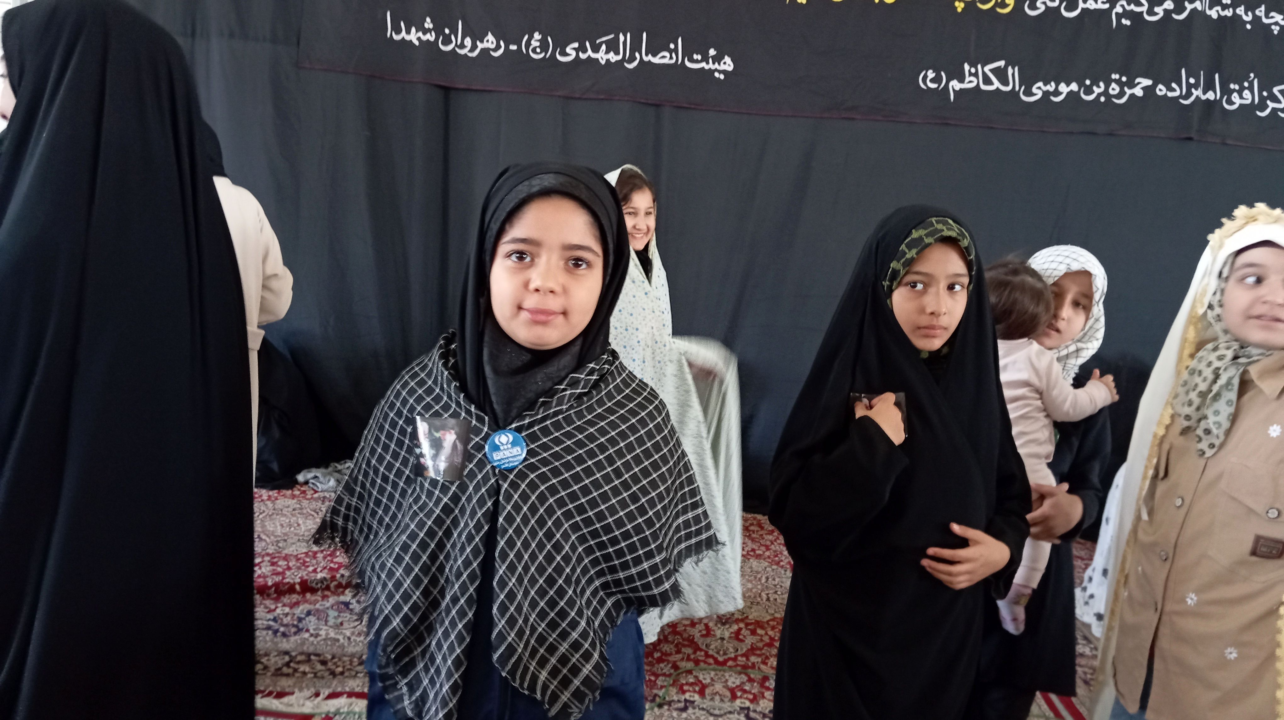 حضور خبرنگاران پانای کاشمری در نماز جمعه 