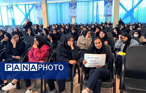 کارگاه مشاوره تحصیلی در مدرسه حضرت زینب (س) شهرستان اسدآباد 