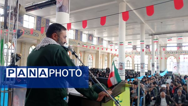 حضور دانش‌آموزان دبیرستان نمونه شهید سلیمانی بن در «همایش اقتدار بسیج» 