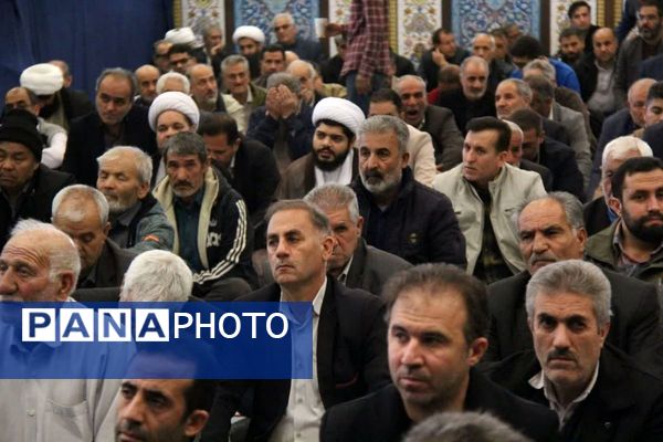 تقدیر از مدیران و فعالان پیشگیری از آسیب‌های اجتماعی شهرک امید صفادشت در نماز جمعه