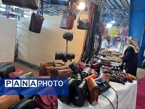 سوغاتی‌سرای شهرکرد در نمایشگاه بین المللی برپا شد
