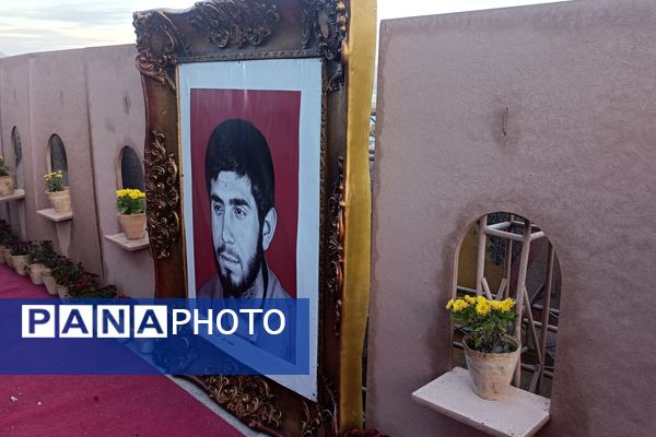 بازدید دانش‌آموزان بسیجی از نمایشگاه بزرگ قله افتخار 