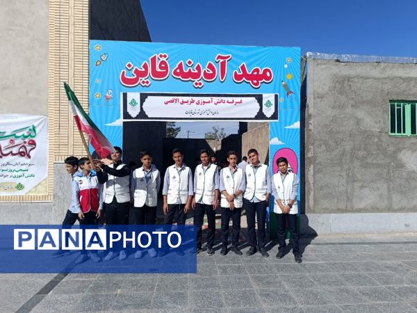 برپایی غرفه‌های سازمان دانش‌آموزی خراسان‌جنوبی در راهپیمایی 13 آبان