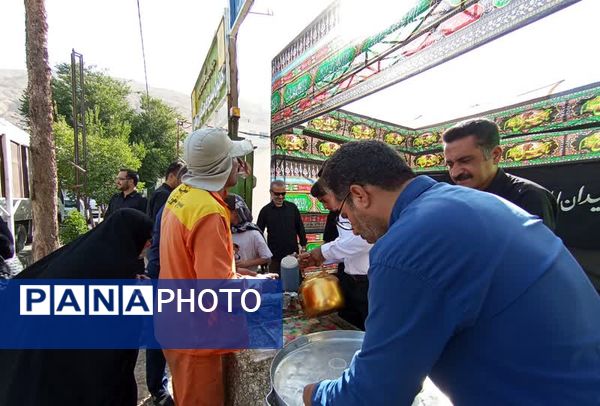 تجمع عاشقان حسینی در پیاده‌روی جاماندگان اربعین 