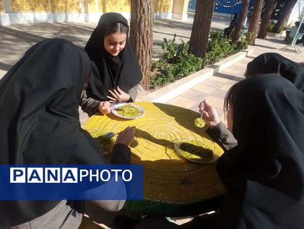 پذیرایی از دانش آموزان دبیرستان نمونه اندیشه با صبحانه گرم 