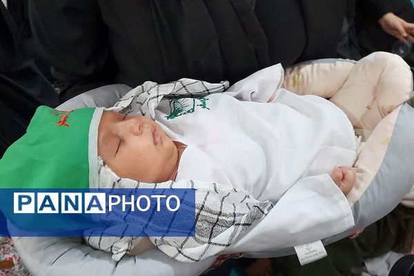 حضور خردسالان شیرخواره در مراسم گرامی داشت شهادت طفل شش ماهه امام حسین (ع)