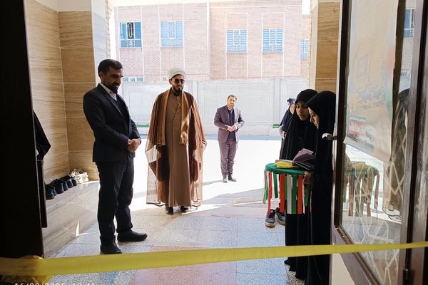 بازدید مسئول اتحادیه انجمن اسلامی یزد از دبیرستان دخترانه شهید زینلی بهاباد