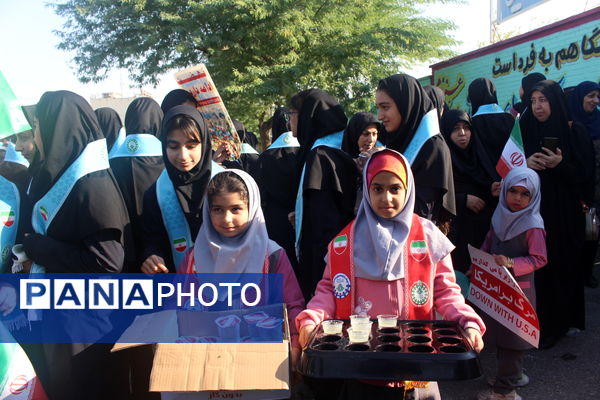 حضور پرشور تشکل های دانش آموزی در راهپیمایی ۱۳ آبان