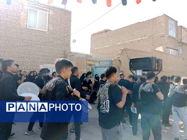 عزاداری هیئت زنجیر زنی روستای نقاب در روز تاسوعای حسینی