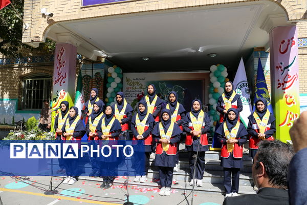 جشن عاطفه‌ها در دبیرستان ۱۳ آبان تبریز