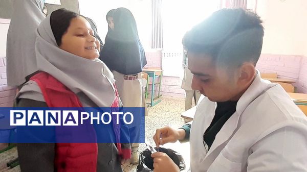 اجرای طرح وارنیش فلوراید در دبستان پنجم مهر