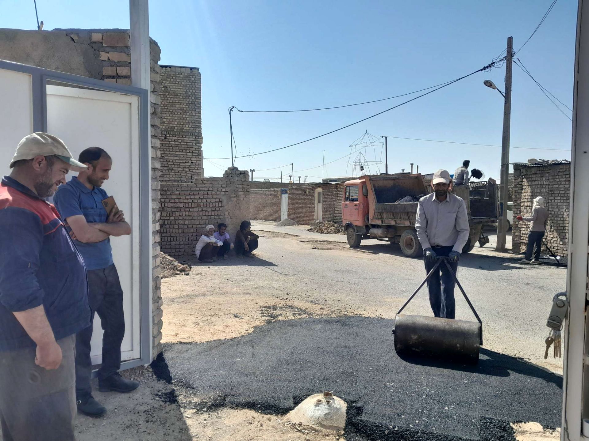 کوچه دبیرستان مادر مهربان نقاب سامان یافت