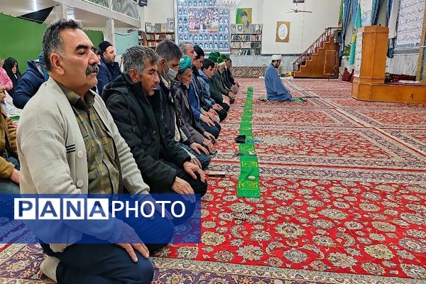 اقامه نماز جماعت باحضور معتکفین در مسجد جامع شهر بار نیشابور 