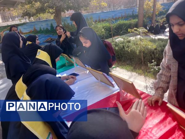 انتخابات شورای دانش آموزی در دبیرستان دخترانه فرهیختگان 