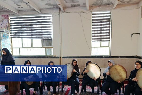 جلوه‌ای از خلاقیت دانش‌آموزی؛ نمایشگاه فرهنگی و هنری دبیرستان عترت برپا شد