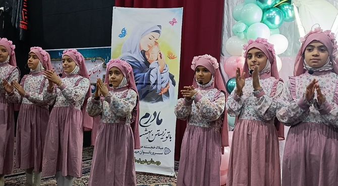 حسینه شهدا میزبان طراوت معنوی دانش‌آموزان دبستان شهید طهرانی‌مقدم در روز مادر