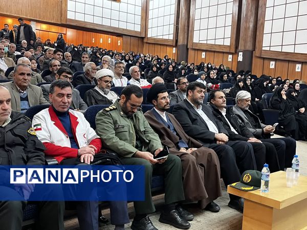 همایش دهه بصیرت و مقاومت در تویسرکان با حضور رئیس جمعیت هلال‌احمر کشور