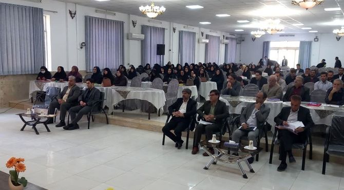 همایش مدیران و معاونان مدارس شهرستان آباده 