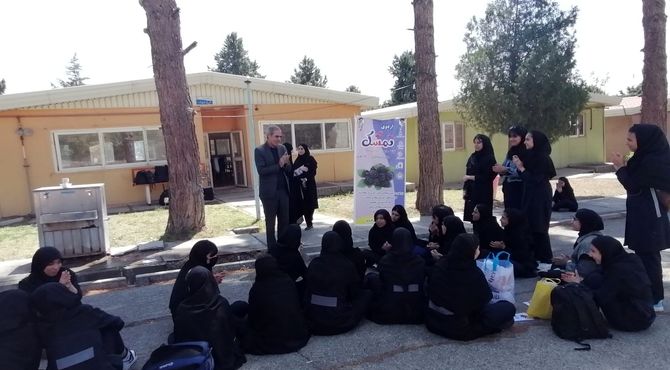 آبیک تمشک‌باران شد