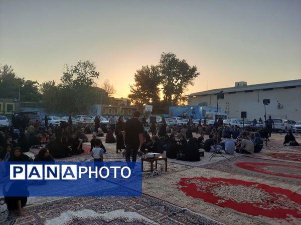 زائران پیاده شهرستان فردوس در دبیرستان شاهد مهدی حکمت
