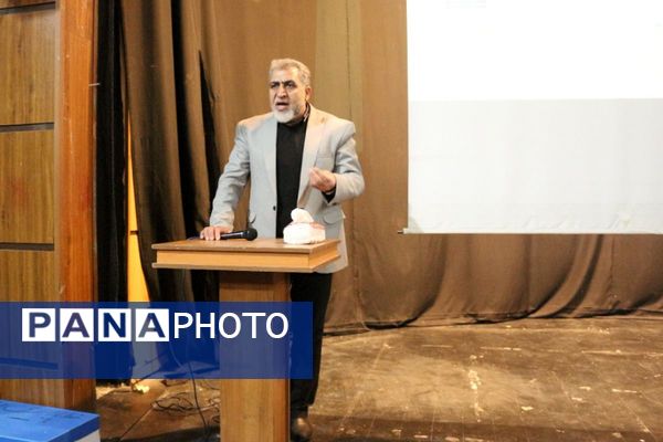 نشست انجمن اولیا و مربیان هنرستان امام علی(ع) فیروزکوه