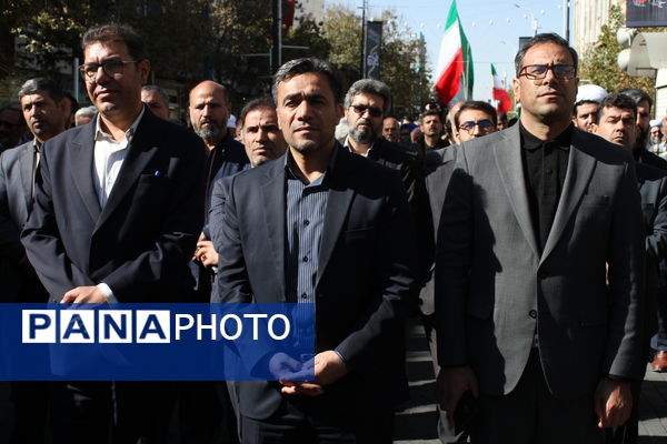 حضور پرشور دانش آموزان زنجانی در راهپیمایی ۱۳ آبان