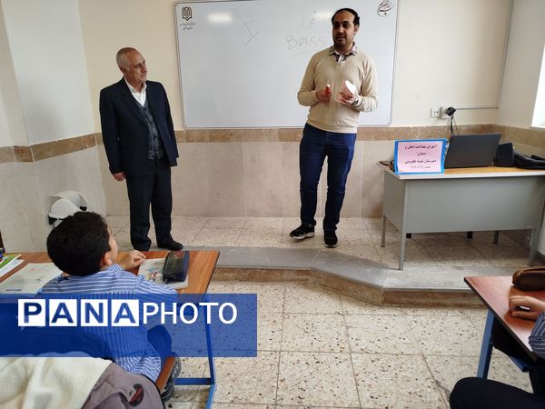 آموزش بهداشت دهان و دندان در دبیرستان نمونه مرحوم طاووسی