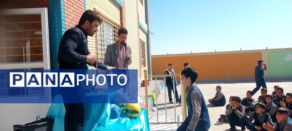 مراسم تقدیر و اهدای جوایز به تیم های برتر مدرسه پویندگان فرهنگ خلیل اباد
