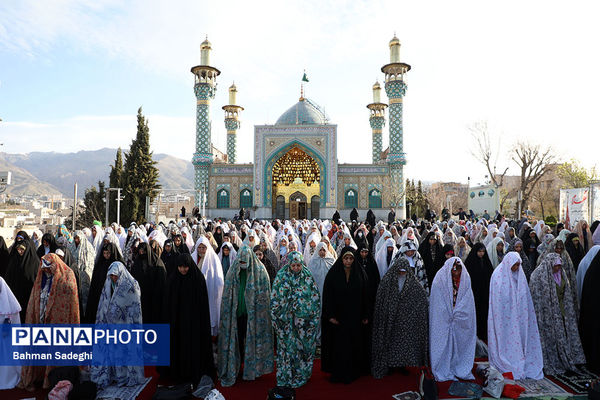 نماز عید فطر - امامزاده پنج تن لویزان