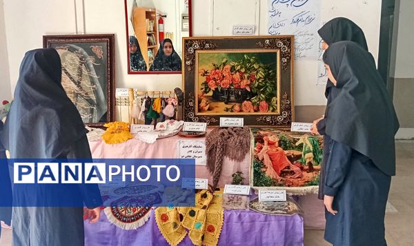 نمایشگاه آثار هنری معلمان دبیرستان جفایی در هفته معلم