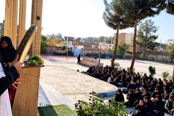 جشن میلاد حضرت زینب در دبیرستان حضرت زینب 