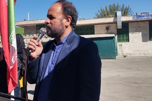 دانش‌آموزان البرزی آرامگاه شهدا را گلباران کردند