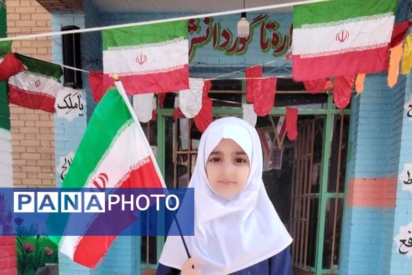 استقبال دانش‌آموزان مدارس شهرستان پردیس از دهه فجر انقلاب اسلامی ایران 