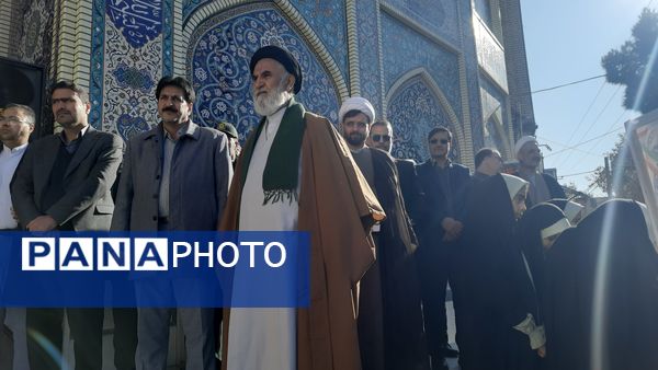 نخستین روز از دهه مبارک فجر با برگزاری برنامه‌های فرهنگی و مذهبی متنوع در شهرستان اسفراین