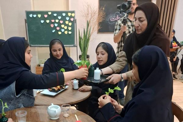 کافه‌ای برای فکر کردن و کتابخانه ای برای زندگی