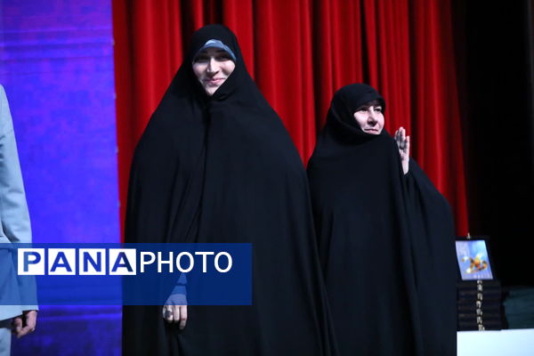 آیین تقدیر از برگزیدگان بیست و ششمین جشنواره تئاتر استان قم